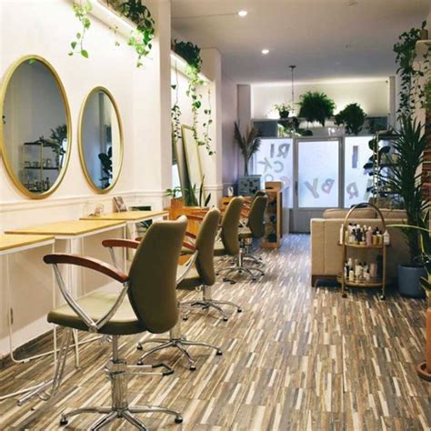 Salon de belleza - Belleza is a full-service salon and day spa in Frederick, Maryland, offering quality beauty services at a competitive cost. Visit their state of the art location, download their app, or shop their retail store for your hair, nail, and skin needs. 